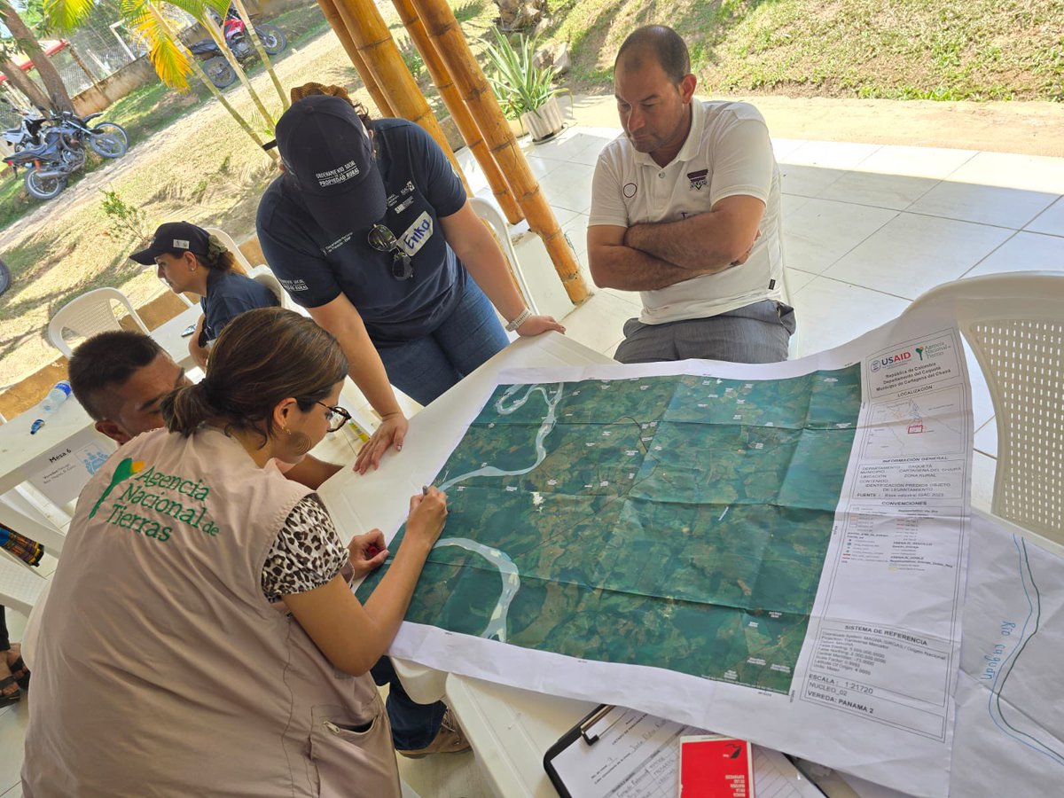 NTierraProspera's tweet photo. En el marco del apoyo brindado a la @AgenciaTierras realizamos el primer ejercicio de cartografía social en Cartagena del Chairá, Caquetá, con el fin de avanzar en el proceso de formalización de predios rurales e iniciar el realacionamiento con la comunidad. 👩🏽‍🌾👨🏽‍🌾 https://t.co/c2dcplUO7E