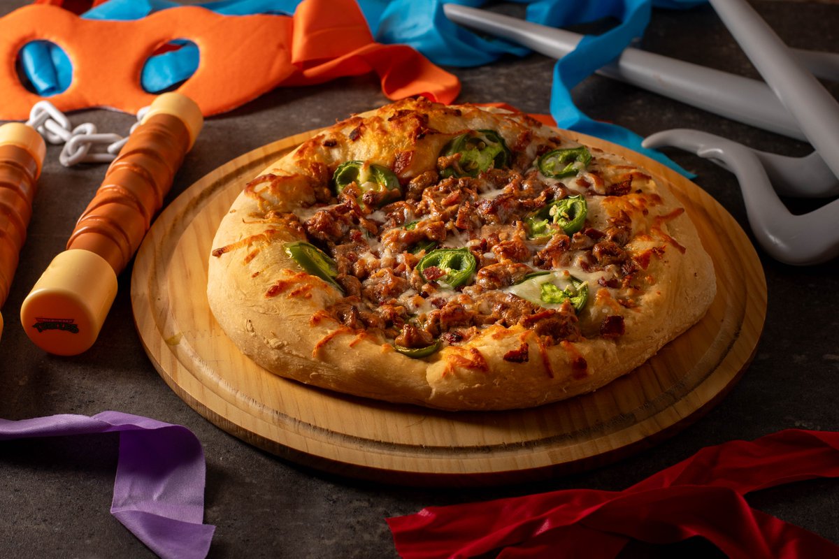 GeeksWhoEat's tweet photo. Cowabunga! We have a totally awesome new [sponsored] recipe on the site inspired by the release of Teenage Mutant Ninja Turtles: The Complete Classic Series! Check out our PBB&amp;JJ Pizza! It sounds a little strange but is delicious! 

#GeekEats #TMNT 

https://t.co/krGUQTVPSy https://t.co/czT3ntdkx1