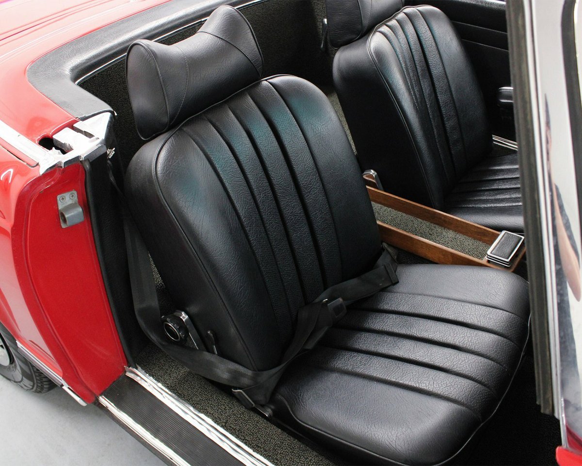 Barrett_Jackson's tweet photo. Cruise in style with this 1969 @MercedesBenz #280SL #roadster! Powered by a 2.8L inline-6 engine and a 4-speed manual transmission, selling with No Reserve, Oct. 10-13 at the #Scottsdale Fall Auction.

Learn more: https://t.co/yzcuDwurYZ https://t.co/79TG1nQULe