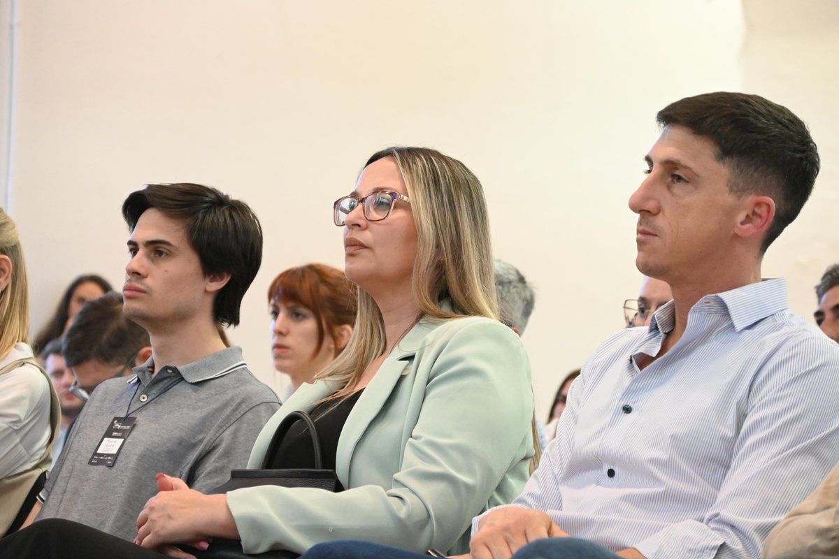 mcuvertino's tweet photo. Dentro de la gran región productiva que se nuclea en torno a la hidrovía, #SantaFe tiene todas las potencialidades para convertirse en un nodo logístico estratégico. 

Sobre esto estuvimos dialogando en un panel junto a cinco actores vinculados a la temática en la @semanacomexsf 

Un sistema portuario integrado, moderno y sólido es clave para impulsar el desarrollo de nuestra provincia y del país.