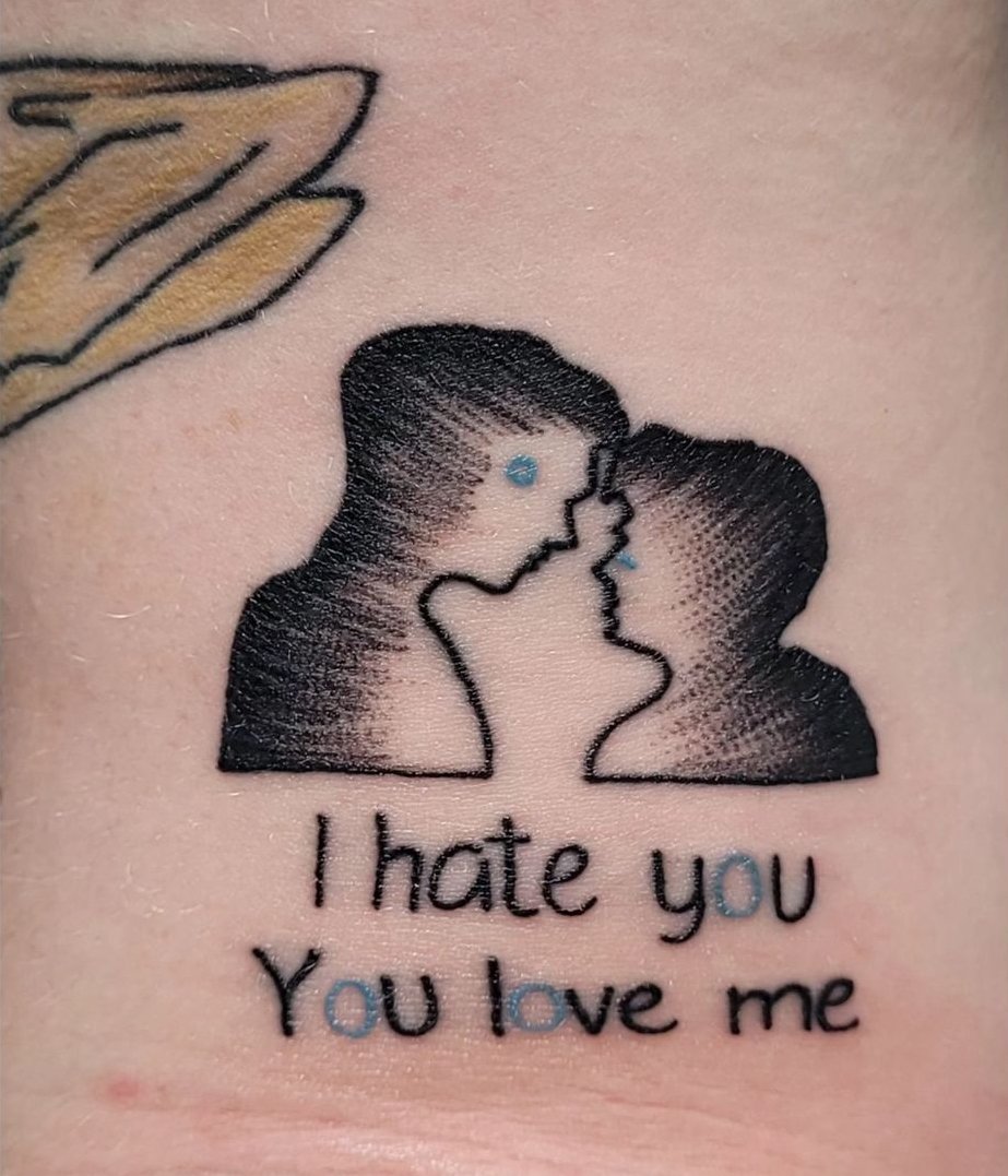 MandyTheDemon's tweet image. Today, I&apos;ve had this masterpeace on my skin for an entire year, and I&apos;m still obsessed 😍🥹

Thank you once again to @ladytuono for letting me tattoo your art on my body 💖

#DetroitEvolution #Reed900
#GavinReed #Nines #Rk900
#DetroitBecomeHuman #tattoo #gay #love