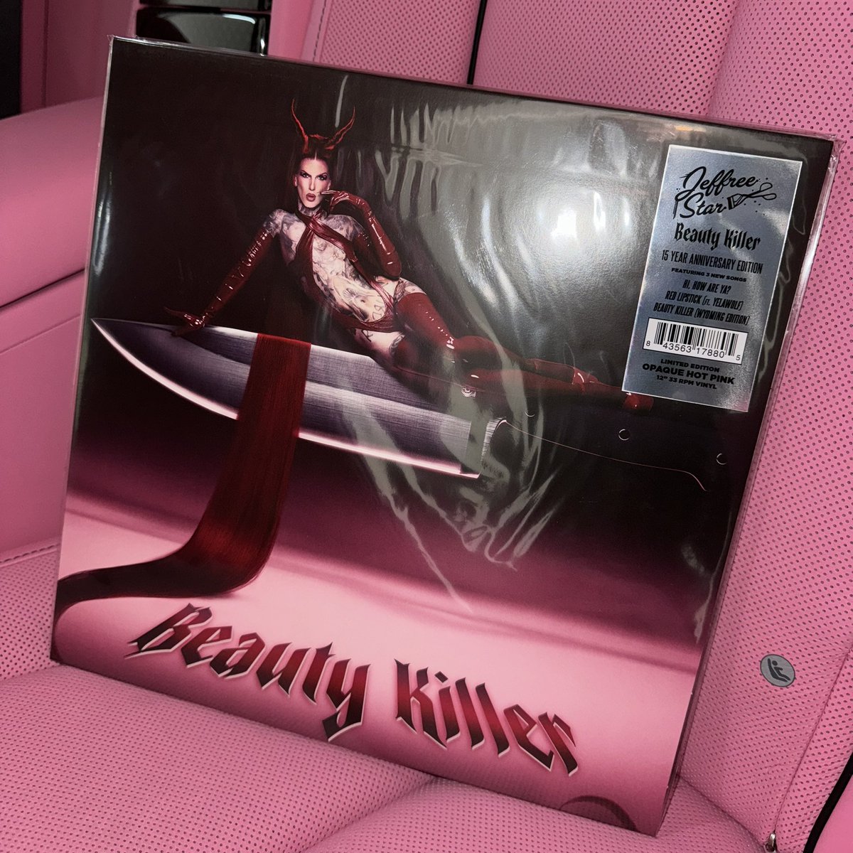 I can’t believe my vinyl records are out and slaying with 3 brand new songs! 🩷⭐️ 
SHOP: jeffreestarcosmetics.com/collections/be…