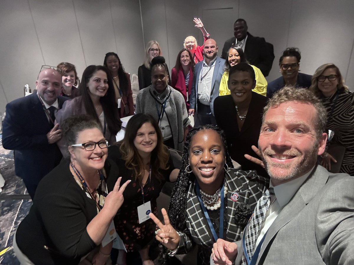 MsSmall2016's tweet image. Annual @CahnFellowship was 🔥This journey with @jbland100 was one of growth + 🎯focus on children &amp;amp; staff @MorrisBrandonES 🐝🐝! Everyone in pic attended our session to learn about our Problem of Practice 😍📝👏🏾🙌🏾! @wardellhunterED @IBinAPS @apssupt @apsupdate #Transformative21
