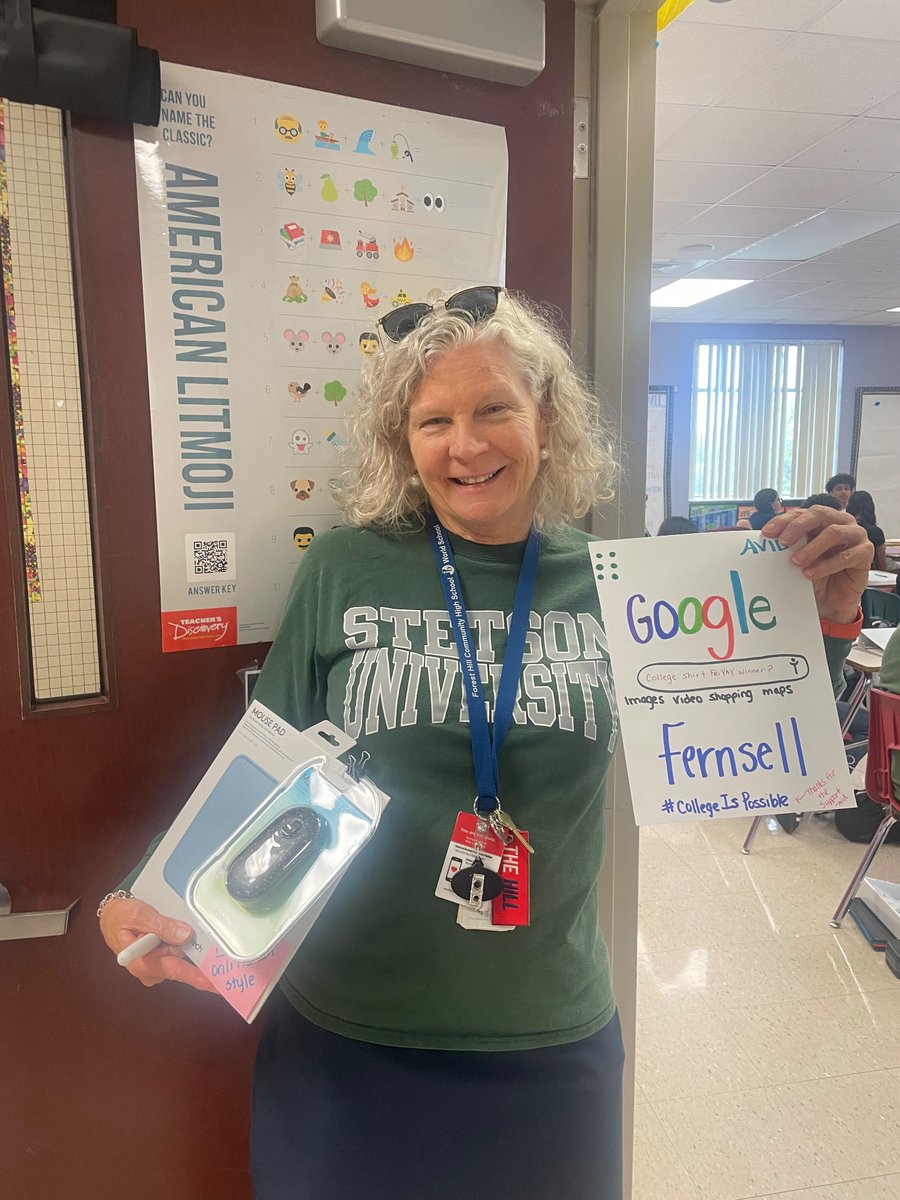 SeedeenNihara's tweet image. College Shirt Fri-Yay  raffle winner 🎟️!  
We ❤️ Our teachers 
#collegeispossible 
#buildingcommunity