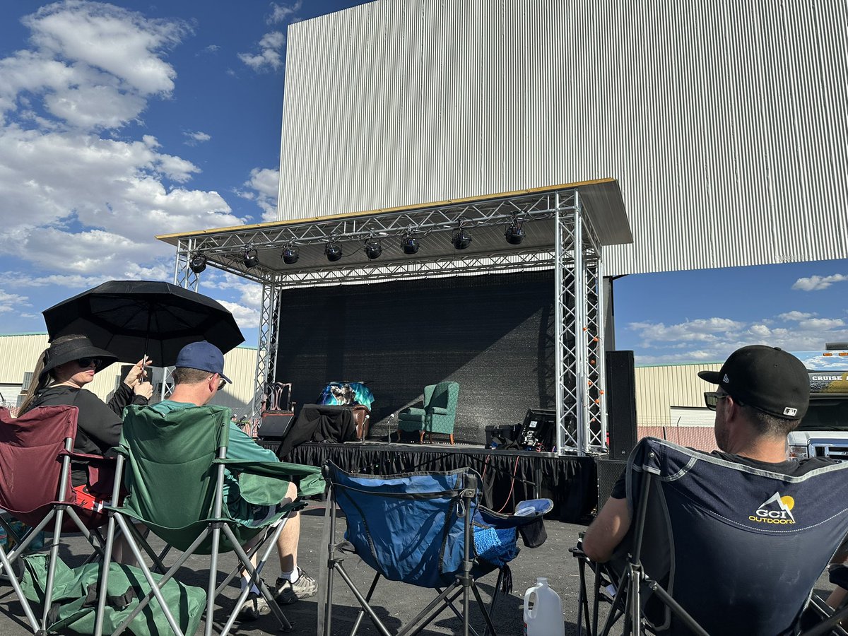 Setup for #JoeBobsJamboree here in Vegas. What’s 103 degrees?