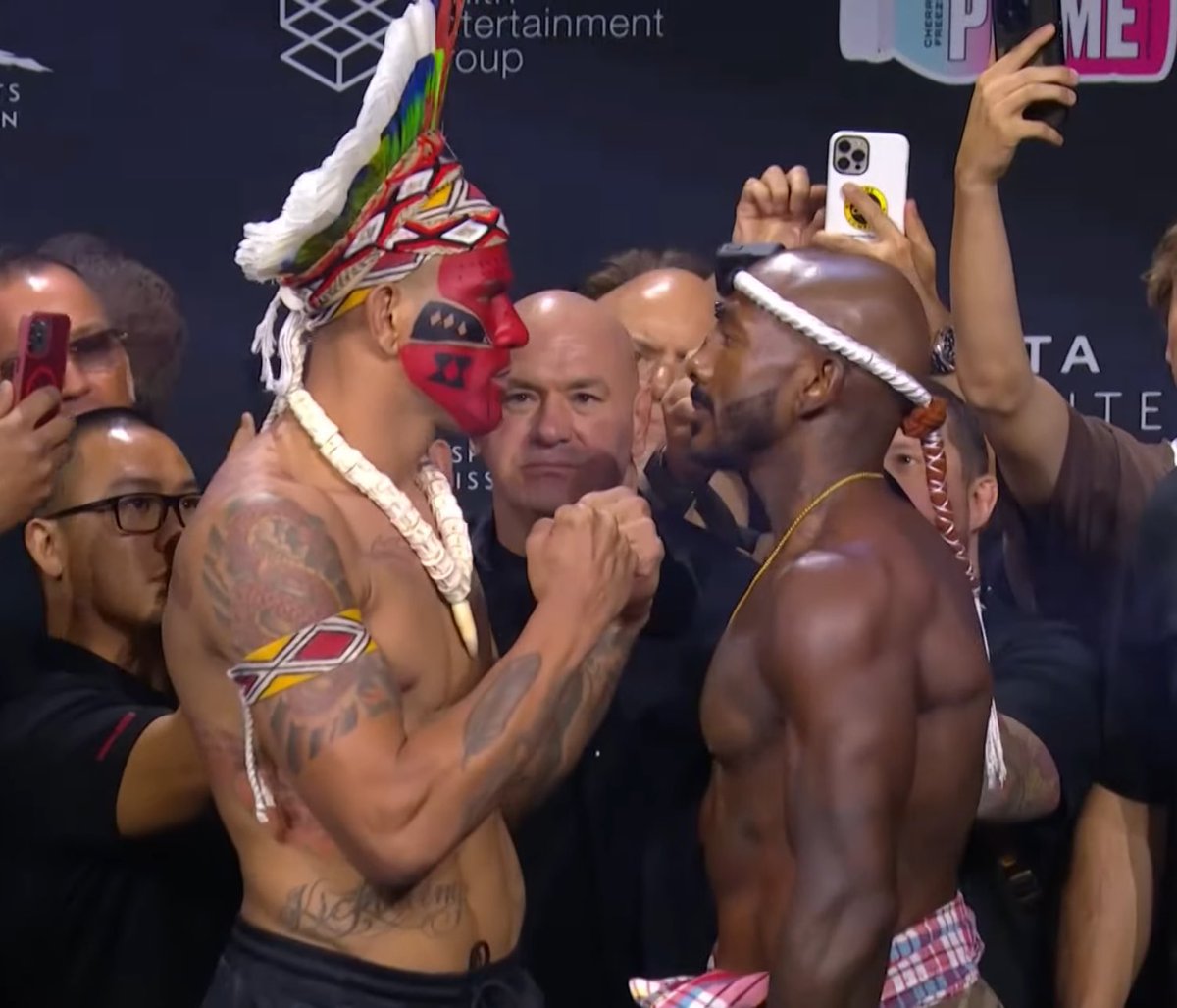 BenTheBaneDavis's tweet photo. This could be the most violent 3 minutes in UFC history #UFC307 https://t.co/6pL4BH7v6g