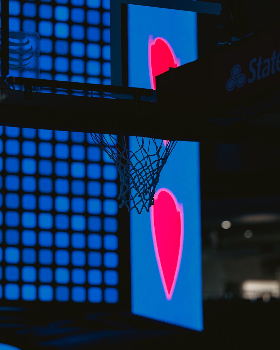 NickoolasParra's tweet image. 1st media day with the blue demons today 🏀