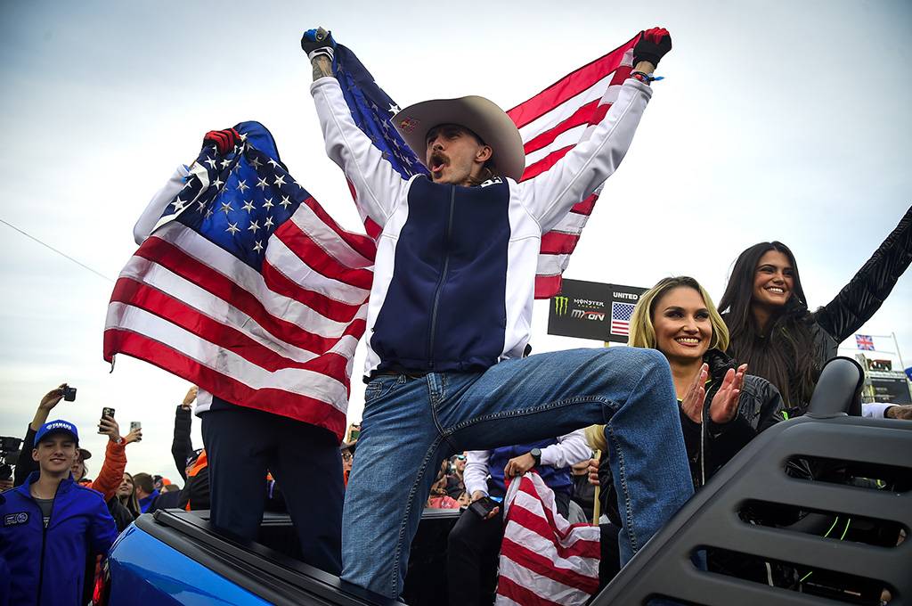 🇬🇧 EXCITING MEDIA DAY IN MATTERLEY BASIN CONCLUDES WITH TEAM PRESS CONFERENCE AND ELECTRIFYING PRESENTATION TO ENTHUSIASTIC CROWD ✨️

Read here 👇
mxgp.com/news/exciting-…

#MXoN #MX #Motocross #Motorsport #MXGP