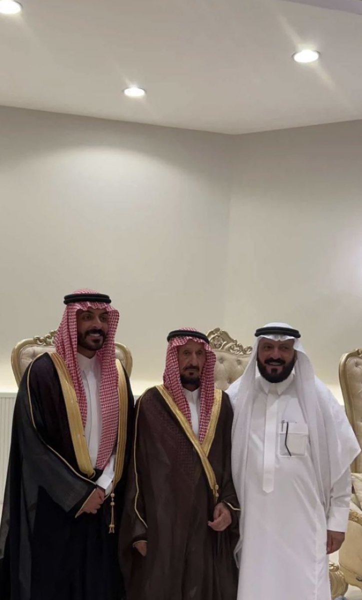 althnibat300's tweet image. في ليلة من ليال الفرح
احتفل العم ؛
حـمود بن حميد عباطه الذنيب بزواج نجله ( سـامي)
وسط جمع لفيف من الأهل والأحبة والأصدقاء
متمنين لهم التوفيق وان يبارك الله لهم وعليهم .