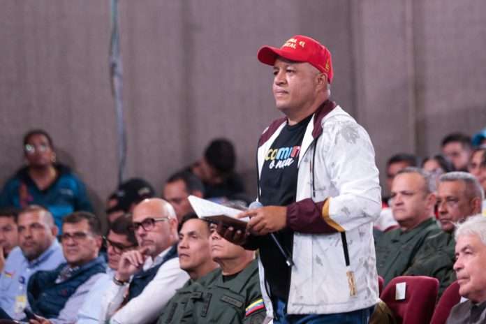 ☑️📰 #NOTICIA | Gobierno nacional ha financiado cerca de 20.000 mil proyectos comunales.

El ministro Ángel Prado señaló que para el mes de noviembre está prevista realizar la tercera consulta.

<a href="/HectoRodriguez/">Héctor Rodríguez C.</a>
@MPPEDUCACION
<a href="/Danielcustodio3/">Daniel Custodio</a>