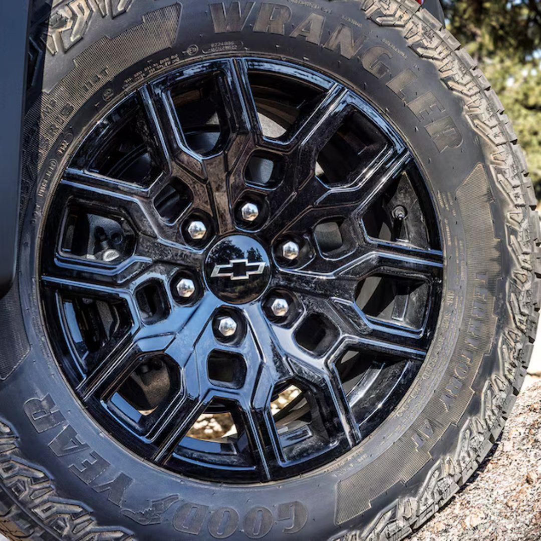 SimiValleyChev's tweet image. Ready to Go Off-Road? Take on the toughest trails with the off-road-ready 2024 Chevy Silverado 1500! Adventure is calling! 

#OffRoadKing #SilveradoZR2 #TrailBossTough #SimiValley #Chevrolet #ExplorePage #ChevyTrucks
