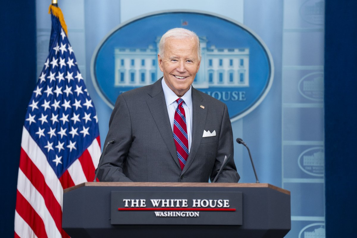 POTUS46Archive's tweet image. The new jobs report shows more than 250,000 jobs in September.

The expectation was 150,000 – and we far exceeded it.

From the very beginning we were told time and again that the polices we’d put forward weren’t going to work.

But we’ve proved them wrong.