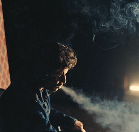 "Porque de noche recién empieza la furia que te atraviesa"