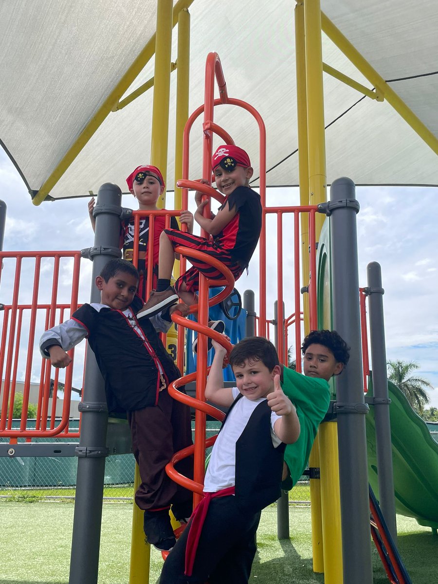 GloriaFloydES's tweet photo. Kindergarteners dress up as Pirates and Princesses as they learn letter "P" this week #kindergartenisthebest #letteroftheweek
#GloriaFloydElementary
#YourBestChoiceMDCPS
#OutOfThisWorld #yourbestchoicegloriafloydelementary @SupDotres @MDCPSSouth https://t.co/8ns4V0VYal