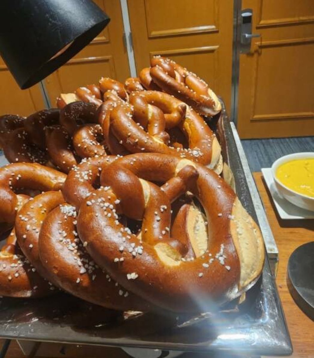 BreakingBrown's tweet image. I didn’t get photos of breakfast—or yesterday’s food—but just know we made sure the fam was fed.
Now onto Day 3!
#ADOSSummit2024 #ReparationsSummit2024