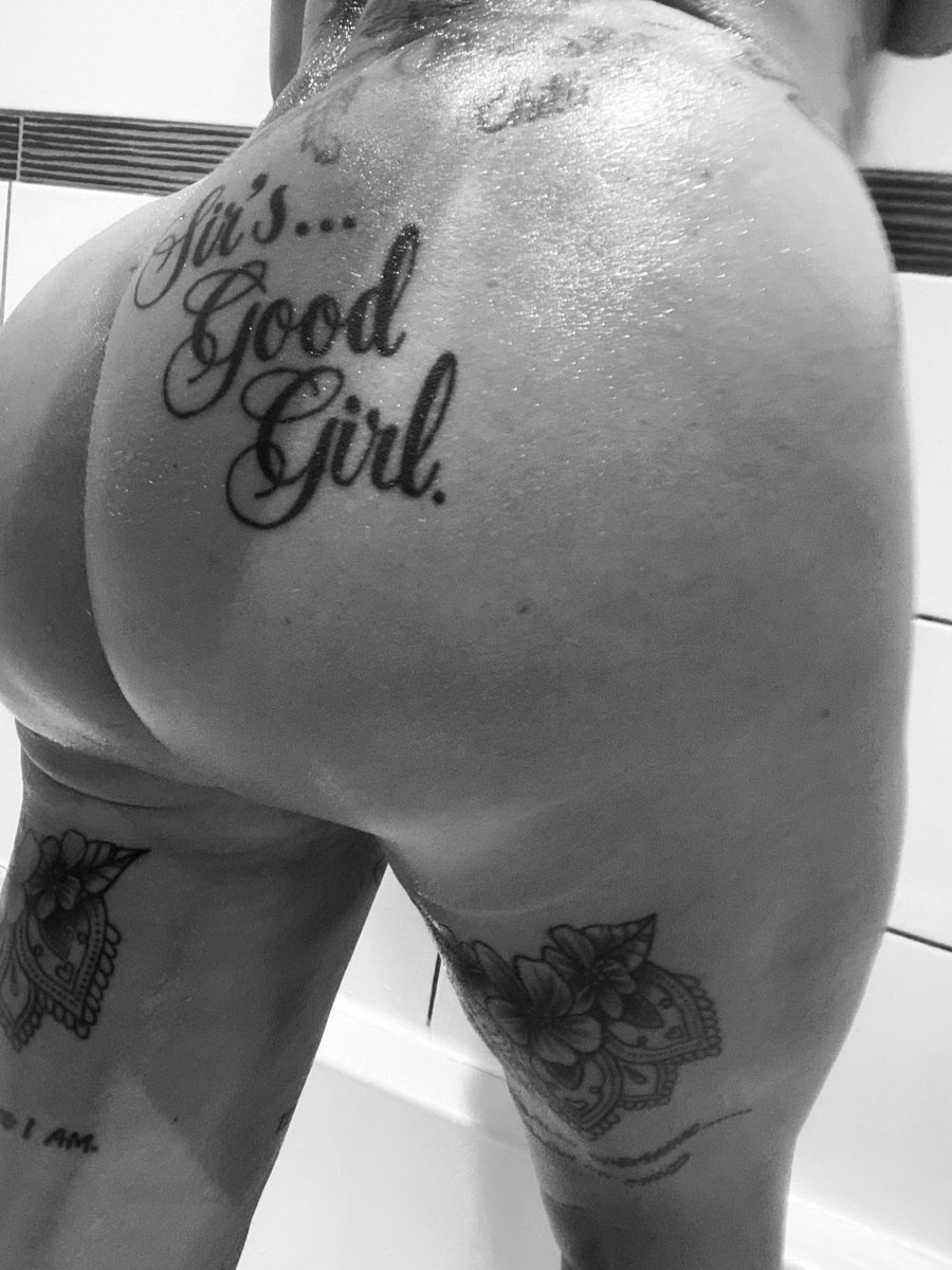 CandyApples36HH's tweet photo. Who wants to cum on my # phat ass ? https://t.co/aPSvJUDTPZ