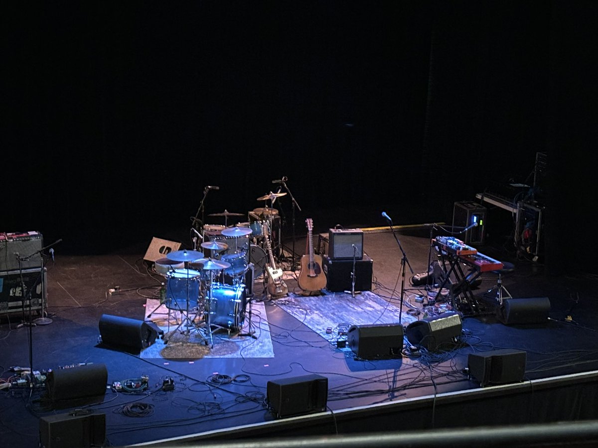 minioncocaine's tweet photo. ok guys give it like 40 minutes and neko case will be right there https://t.co/rf1qduhkld