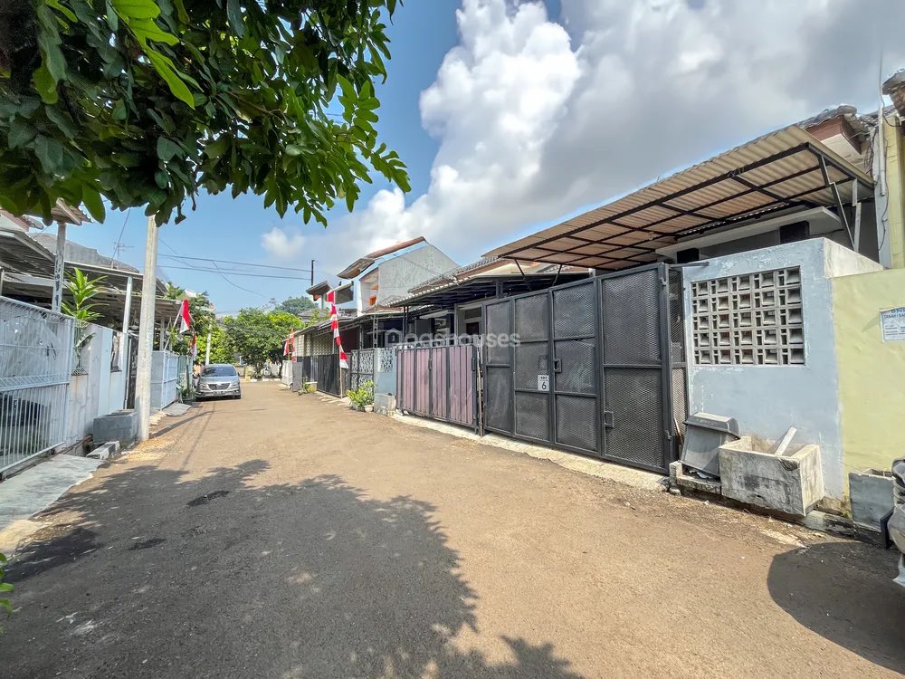 alifrezar's tweet photo. @hrdbacot Dijual, rumah pertama kami, mudah mudahan bisa membawa kebahagiaan bagi pembelinya.

#lapakcot #jualrumah #rumahdijual #rumahdijualcibubur https://t.co/G75M2inX5M
