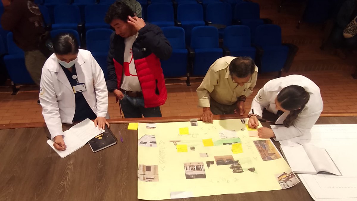 nelcyeacevedop's tweet photo. #Practica_PsicologiaSISSU
Inicio cartografia social y caractetizacion con la comunidad de vendedores informales de la ciudad de Pamplona. Evento que se realizó en el CCAV. 
@ElOIRdelaRegion 
@BlancoNatalia10 
@psicodiyer 
@UnadZcori 
@OIRZonaOriente https://t.co/AQHWq2JeUp