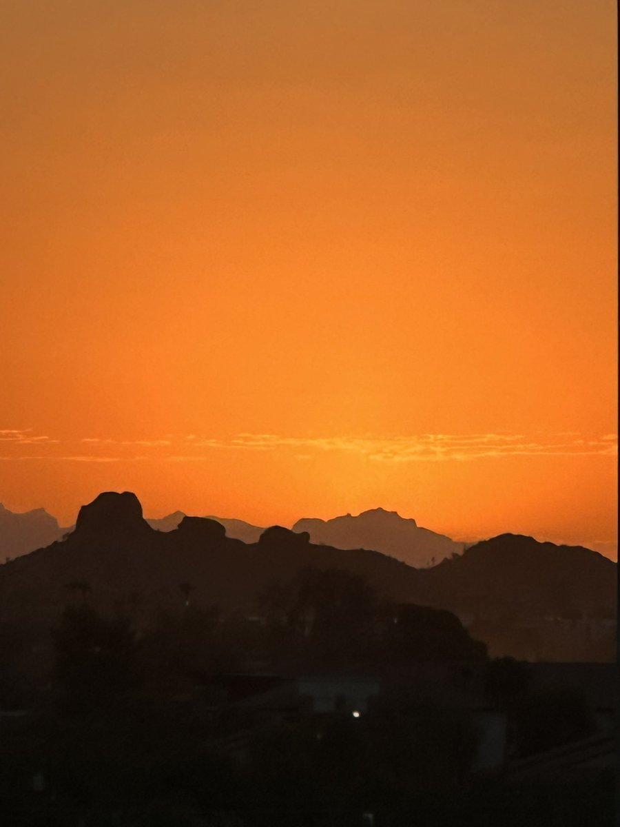 chegoyepez's tweet image. Here comes the sun…