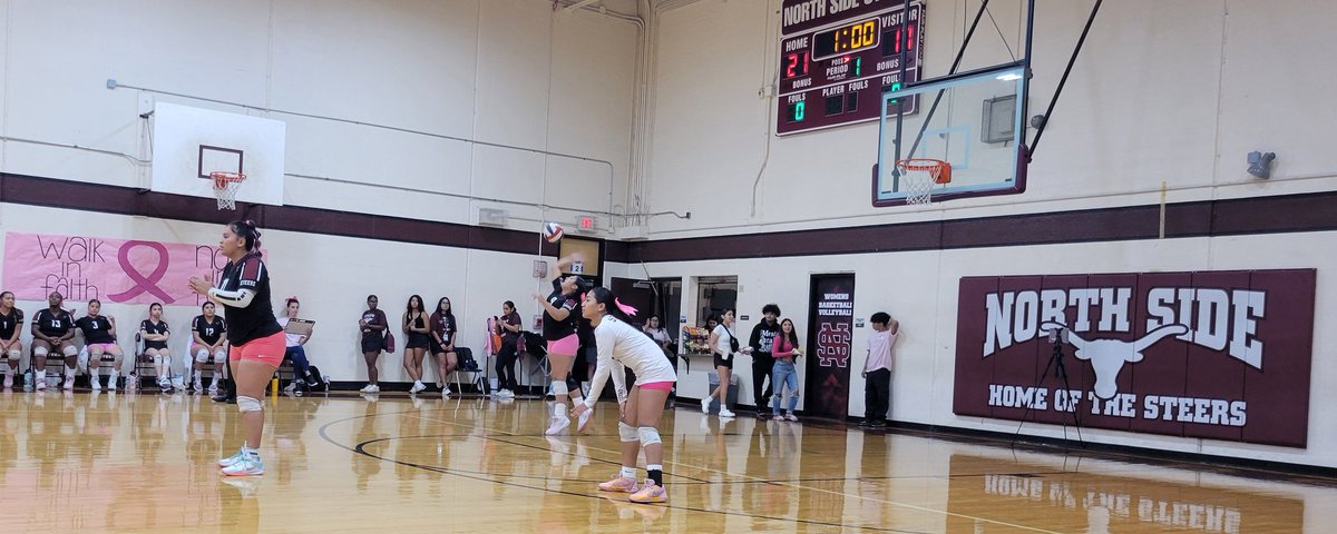 AD_DrLisa's tweet image. In district7-5A action, @SouthHillsTX is visiting @NorthSideFWISD for their #BreastCancerAwareness #PinkOctober game! The home team takes game 1 of the match, 25-21.
Now on to football...
#ADLife