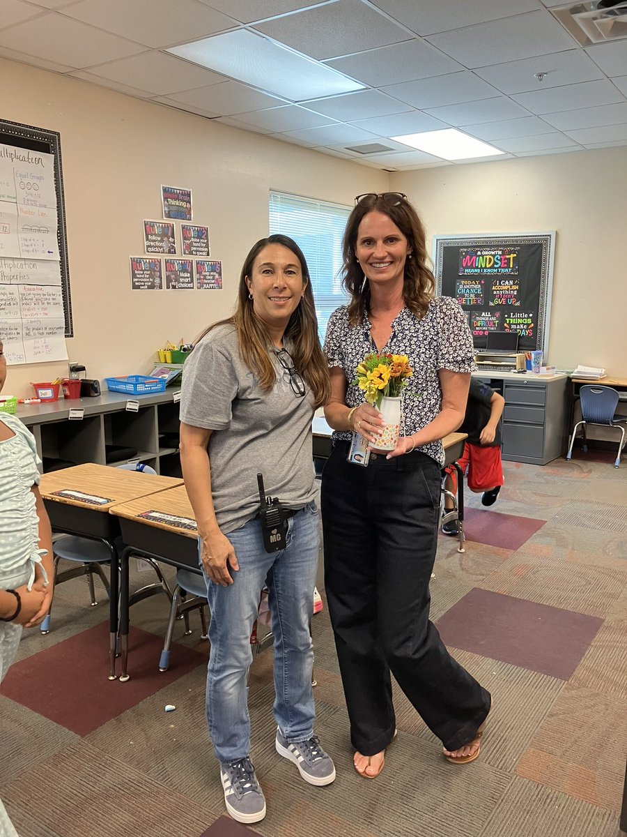 TanglewoodES's tweet photo. Continuing with more Golden Apple Nominees…💚🦉💙 https://t.co/Q9Ll34FYjZ