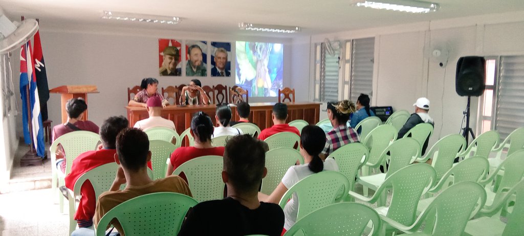 jorgitomjmvc's tweet photo. Junto a jóvenes #TPCP intercambiamos hoy en el Activo juvenil del sector no estatal en #Caibarién.
Debatimos sobre sus vivencias, historias de vida, inquietudes y preocupaciones, y sobre cuánto más pueden hacer por el desarrollo local del municipio.
#GenteQueSuma #UJCCaibarién https://t.co/H78DrMeg9P