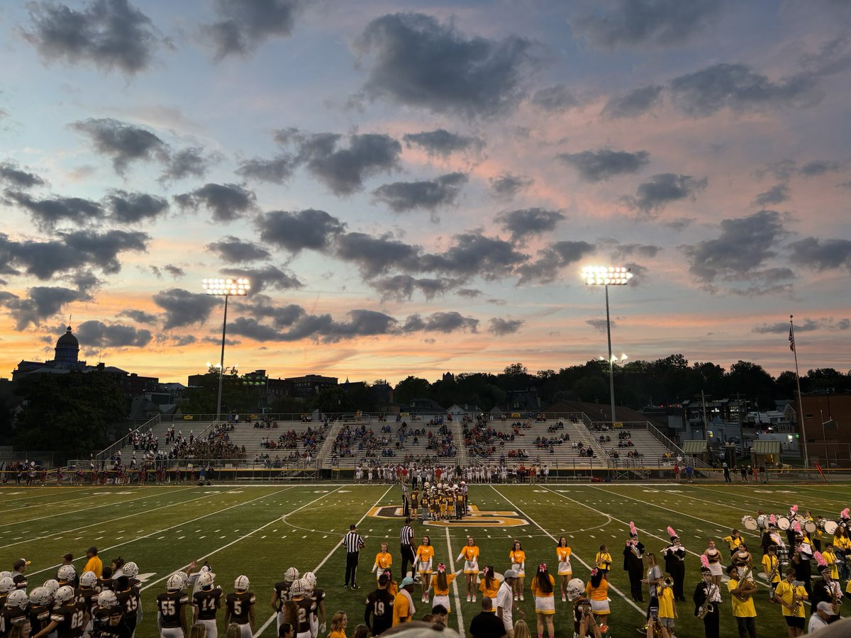 GazzSci's tweet photo. @WPIAL_Blitz #WPIALsunsets https://t.co/kAHkoLMb1g