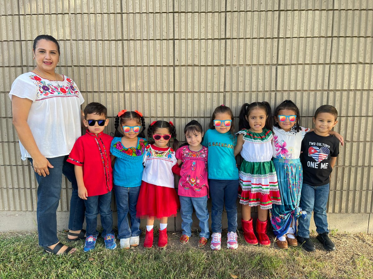 <a href="/ReesStars/">Rees Elementary (Performing & Visual Arts Academy)</a> wearing their traditional hispanic heritage attire. #WeAreAlief <a href="/AliefISD/">Alief ISD</a> <a href="/AliefPreK/">Alief Early Childhood</a> #AliefProud