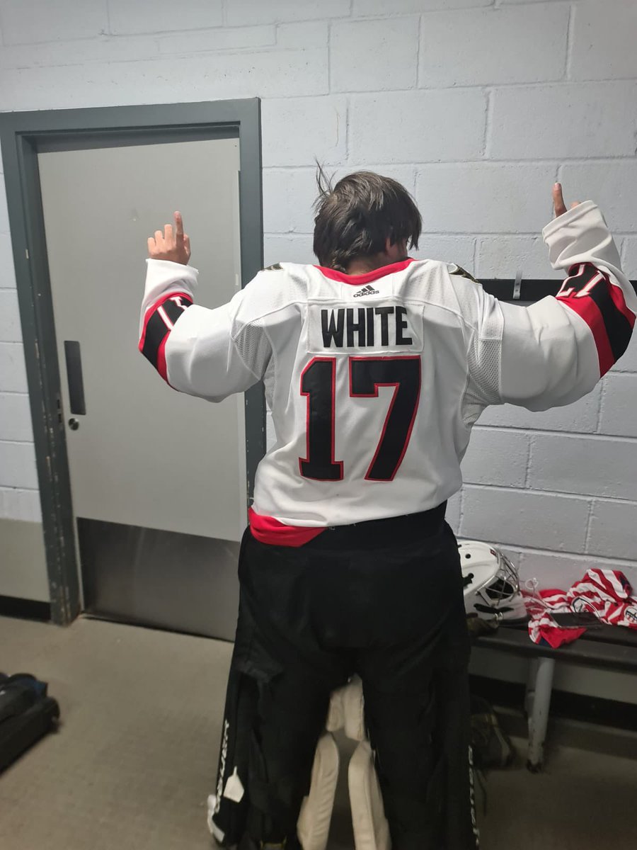 GeoHockeyCorner's tweet photo. When you live up your dream of playing it net for your first time 😁😁😁😁 @Senators @flamesicehockey I need training but I’m here when you need me!! #georgeshockeycorner #hockey #icehockey #hockeyislife #icehockeyislife #netminder #goaltender #hockeygoalie #icehockeygoalie https://t.co/UdnP27PKl1