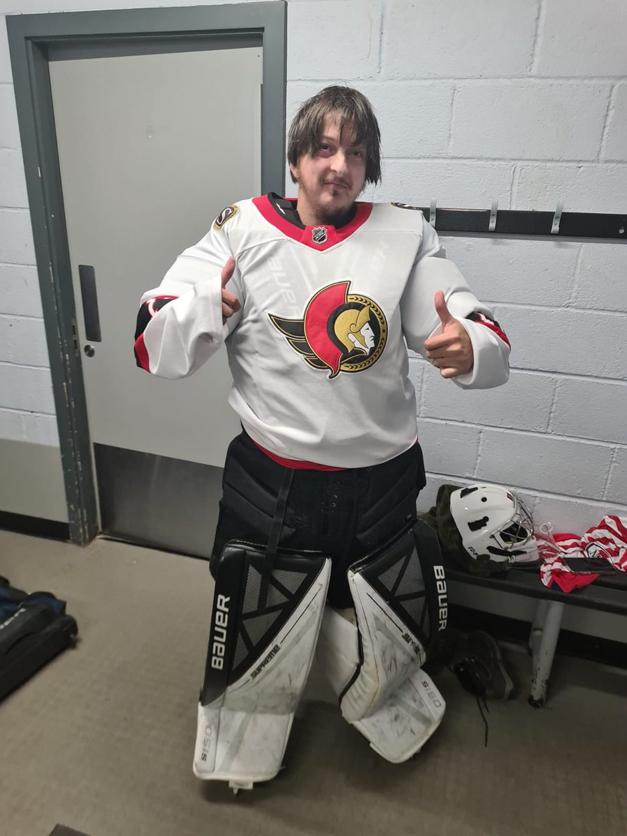 GeoHockeyCorner's tweet photo. When you live up your dream of playing it net for your first time 😁😁😁😁 @Senators @flamesicehockey I need training but I’m here when you need me!! #georgeshockeycorner #hockey #icehockey #hockeyislife #icehockeyislife #netminder #goaltender #hockeygoalie #icehockeygoalie https://t.co/UdnP27PKl1