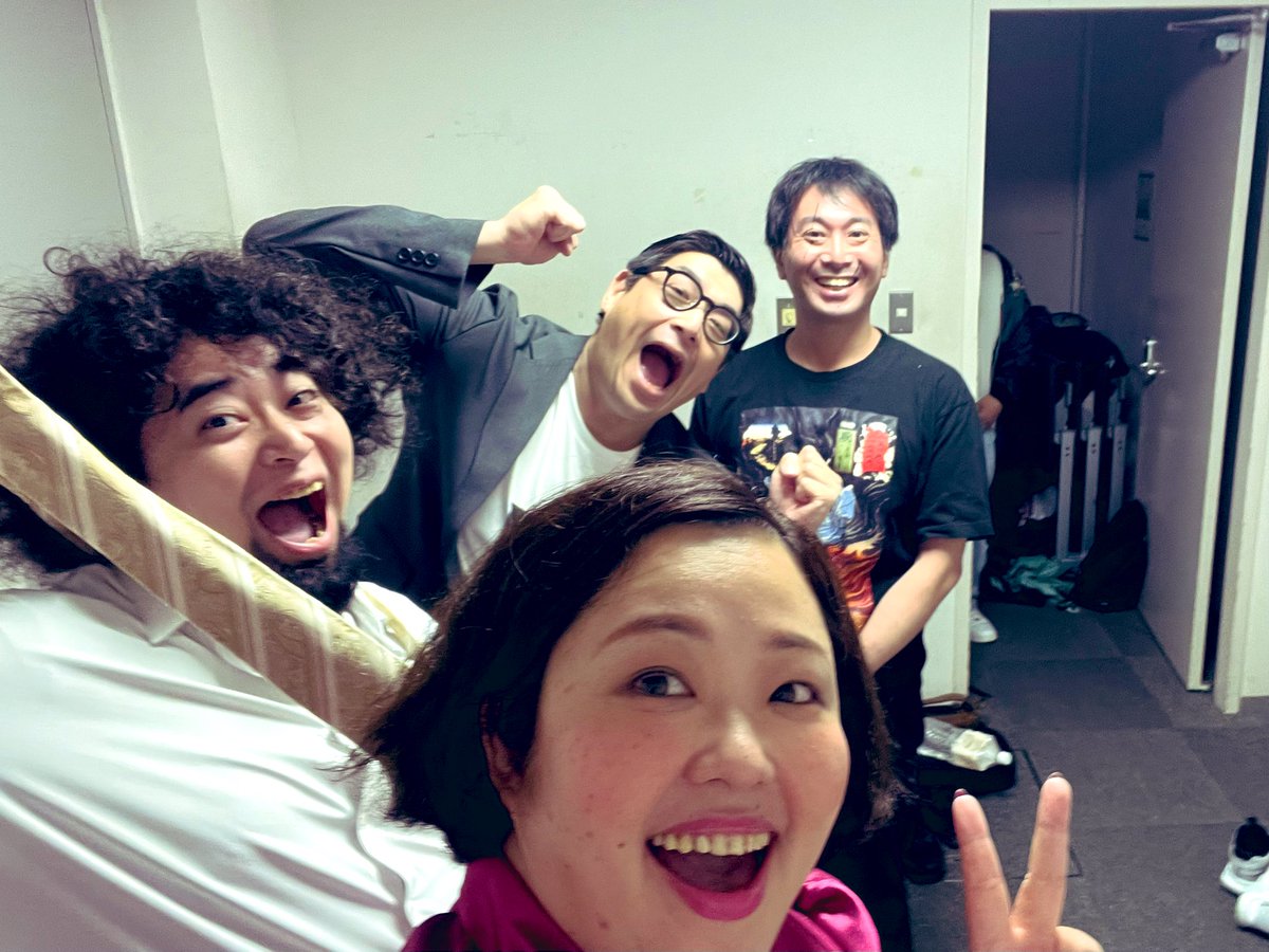 surumesaco's tweet image. #ワライブ ありがとうございました🙏🏻✨
中MC終了後に、#大鋼 さんと #手羽先チャンプルー さんの神田さんと一緒に。

これでもうファミリーでしょ。🙄😆

#メモフローラ