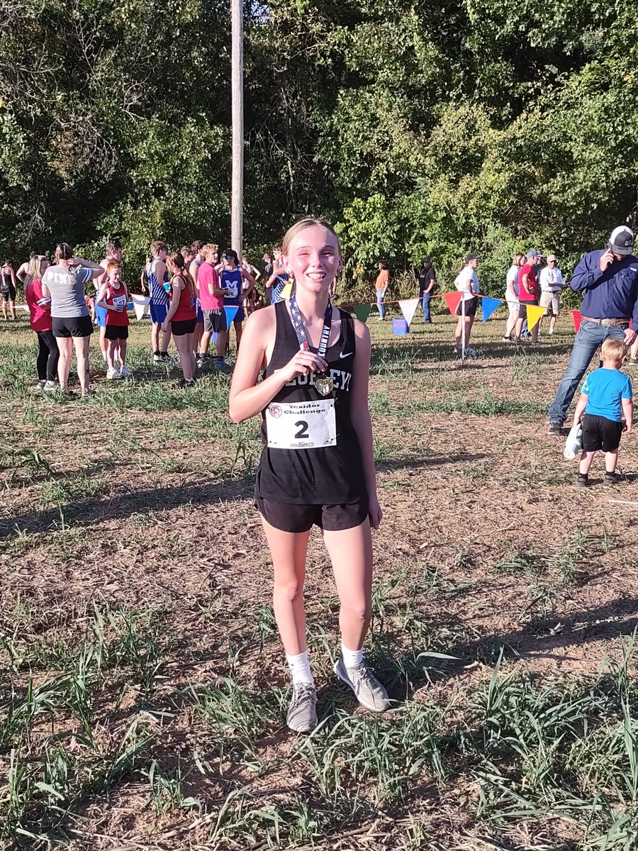 Congratulations to Adelyn Asbury for winning the middle school girls division in the School of the Ozarks Invite! 🥇
#GreatDayToBeABulldog