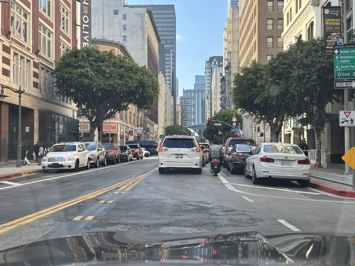 GarciaReport's tweet photo. @MayorOfLA can you do something about this? This is 7th street - new bike lanes came in removed parking but folks still park illegally backing up traffic .. called parking enforcement but there’s a nice 30 people ahead of me … this is so frustrating  it’s basic stuff https://t.co/ykj69WN4tW