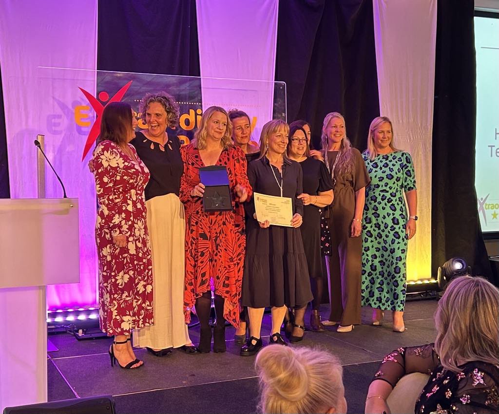 PoppyBrooks1's tweet photo. So hugely proud of our #HeartFailure team for winning this award! Remote monitoring allowed rapid optimisation of 4 pillars and close follow up of all
recently hospitalised patients a#25in25 #CNSvalue https://t.co/r0XTrbVlfI