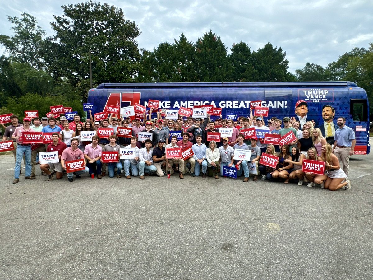 sallieefuller's tweet photo. There’s no better way to get Athens fired up before game day than the Team Trump Bus! 🇺🇸🐶

Thank you, AGR, for having us! 🇺🇸

➡️ https://t.co/CrIZvva7vq https://t.co/lfZv1E6JyB