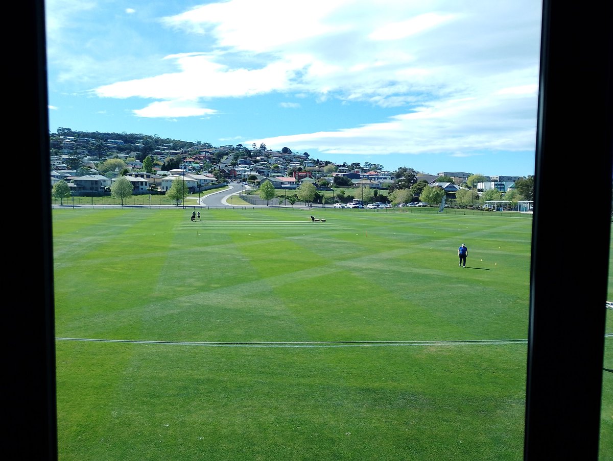 duckybester85's tweet photo. I think I remember this setup. A 22 yard pitch with stumps in the middle of it. Must be Cricket season again.
Season 27, Episode 1 of Statewide Cricket here again and on the road a bit at Kangaroo Bay for a OD game.
@CricketNotchers #scorersview
🦆🦌 https://t.co/Lr5MB25ngT