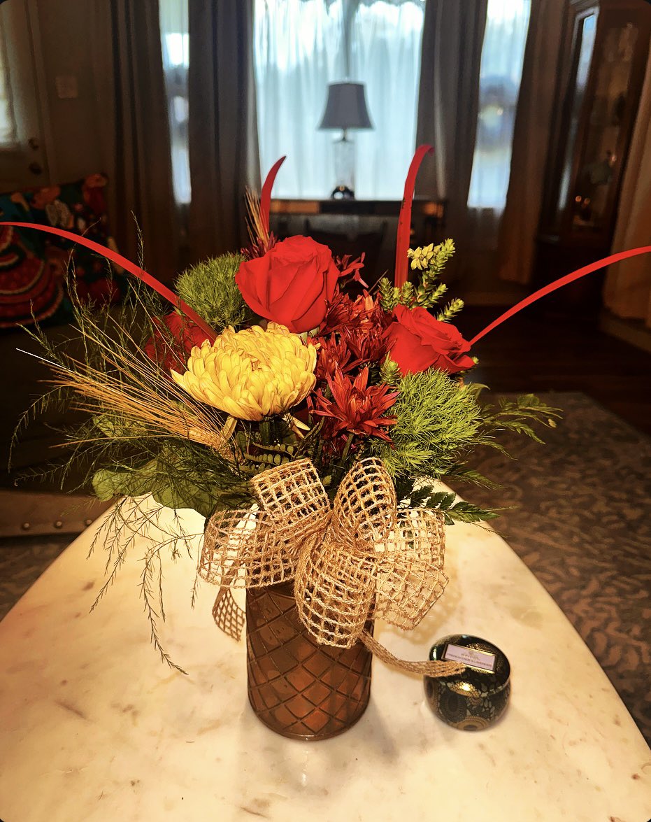 danapaigebaker's tweet photo. #FreshFlowerFriday πΉ #ChampagnesMarket https://t.co/RLvj4NKqhS