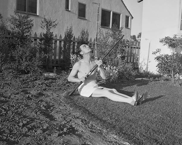 BusterKGifs's tweet photo. The #Damfamily is still celebrating tomorrow in Muskegon, MI at the #Covention2024: Shadow your man closely!
But don't shadow Buster too closely or he may shoot your drone out of the sky.
October 4th, 1895
Joseph Frank 'Buster' Keaton https://t.co/kT29oRhNCU