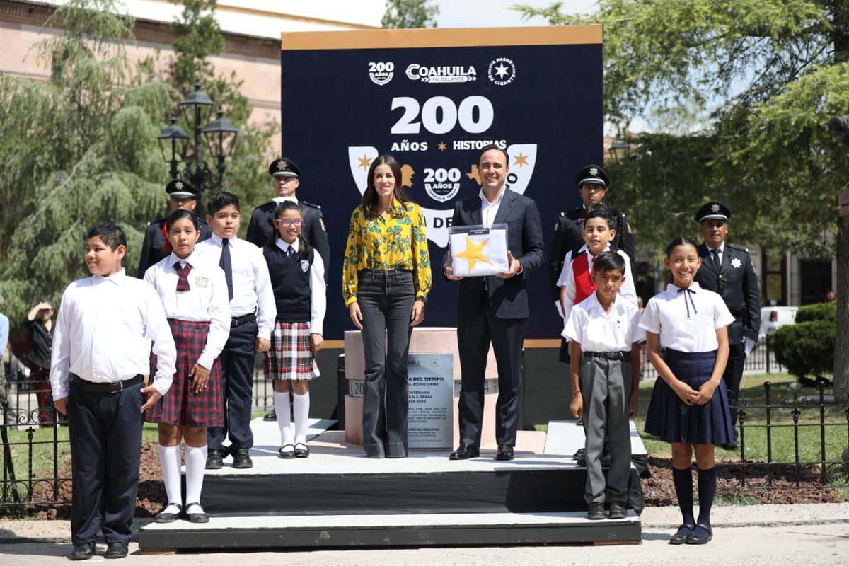 manolojim's tweet photo. Cerramos esta exitosa semana en #Saltillo de la mejor manera, depositando la cápsula del tiempo “200 Años, 200 Historias”, con lo que culminamos los festejos del bicentenario del nacimiento de nuestro estado Coahuila-Tejas. (1/2) https://t.co/5Xh1kaP8OQ
