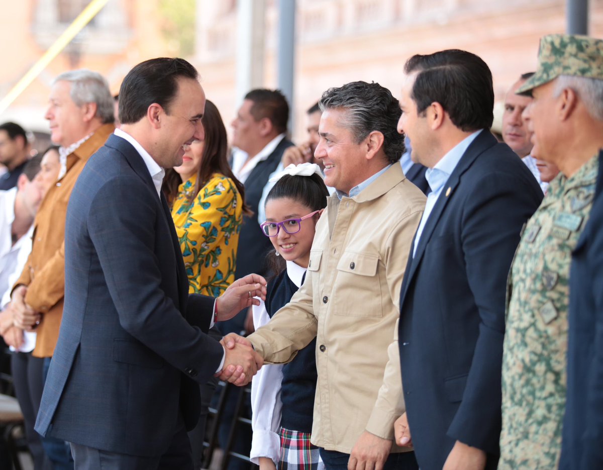 Cerramos esta exitosa semana en #Saltillo de la mejor manera, depositando la cápsula del tiempo “200 Años, 200 Historias”, con lo que culminamos los festejos del bicentenario del nacimiento de nuestro estado Coahuila-Tejas. (1/2)