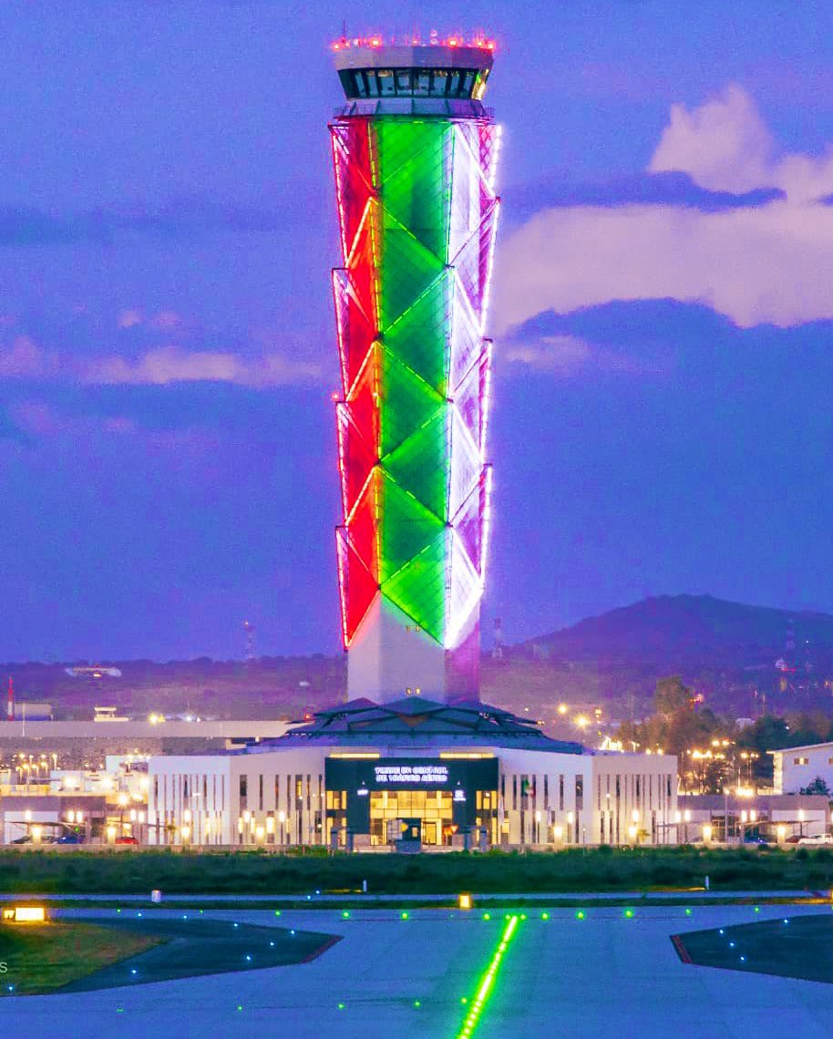 traderseinvermx's tweet image. El #AIFA una de las obras ‘estrella’ del expresidente AMLO, es reconocido como uno de los aeropuertos más #bellos del mundo por el Premio Mundial de Arquitectura y Diseño, conocido como Prix Versailles

Se pone a la par de aeropuertos de Emiratos Árabes, Singapur, Tailandia y U.S