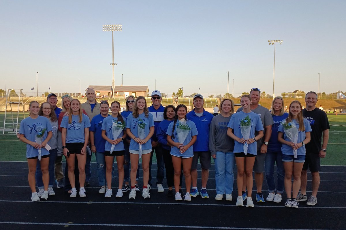 LadyTitanXC's tweet photo. Congrats to our 7 seniors &amp; their parents on Senior Night!
Grace B, Morgan, Gracie, Mia, Marissa, Hayden, &amp; Grace H...
THANK YOU for 4 years of miles &amp; memories!
#LTXC #Believe2Achieve https://t.co/gkTT75HIrH