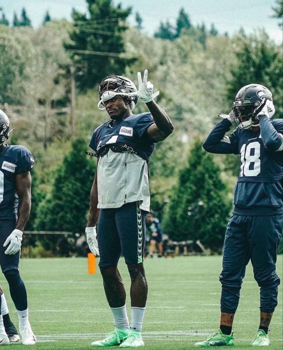 Mario Riveretti 🎩 tweet media