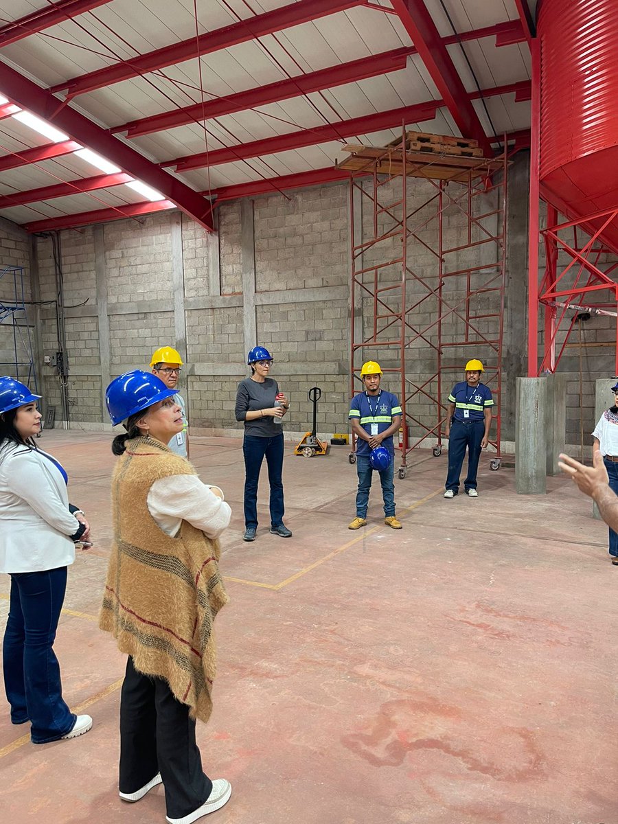 infom_guatemala's tweet photo. 📍#AltaVerapaz | Como parte de la Junta Directiva de INDECA, la Dra. Karin Slowing junto a autoridades de MAGA, Segeplan y MINECO visitaron los silos de Tactic para supervisar el avance en el proyecto de mantenimiento y reparación de bodegas.  
🌱 #INFOM2.0 #Proyecto https://t.co/V3DjOEL2q8