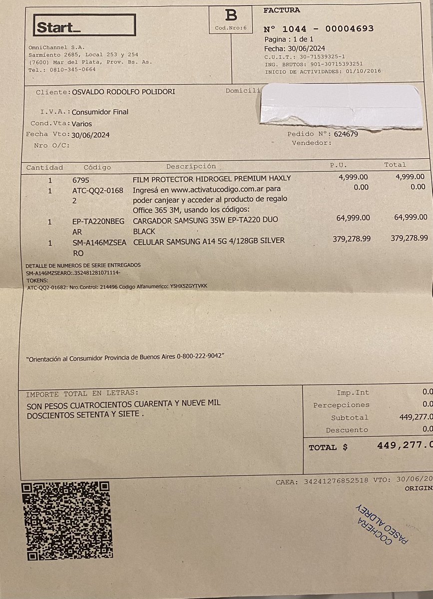 VENDO:
Celular Samsung A14 5G 128 GB SILVER 
Le puse film protector hidrogel al comprarlo y esta como nuevo .
Lo compré y no lo use . 
Quedan casi 9 meses de garantía de fábrica ( facturado el día 30/6/24 como se ve en factura.)

Con cargador rápido original comprado aparte ya