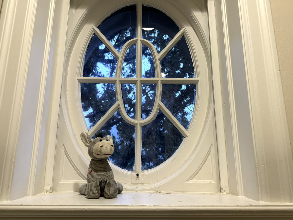 SteveBurro's tweet photo. Checking out Kerrwood Hall on @Westmont campus. #campusvibes #kerrwoodhall #livingmyburrolife
#steveburro https://t.co/B2FwCudlHn