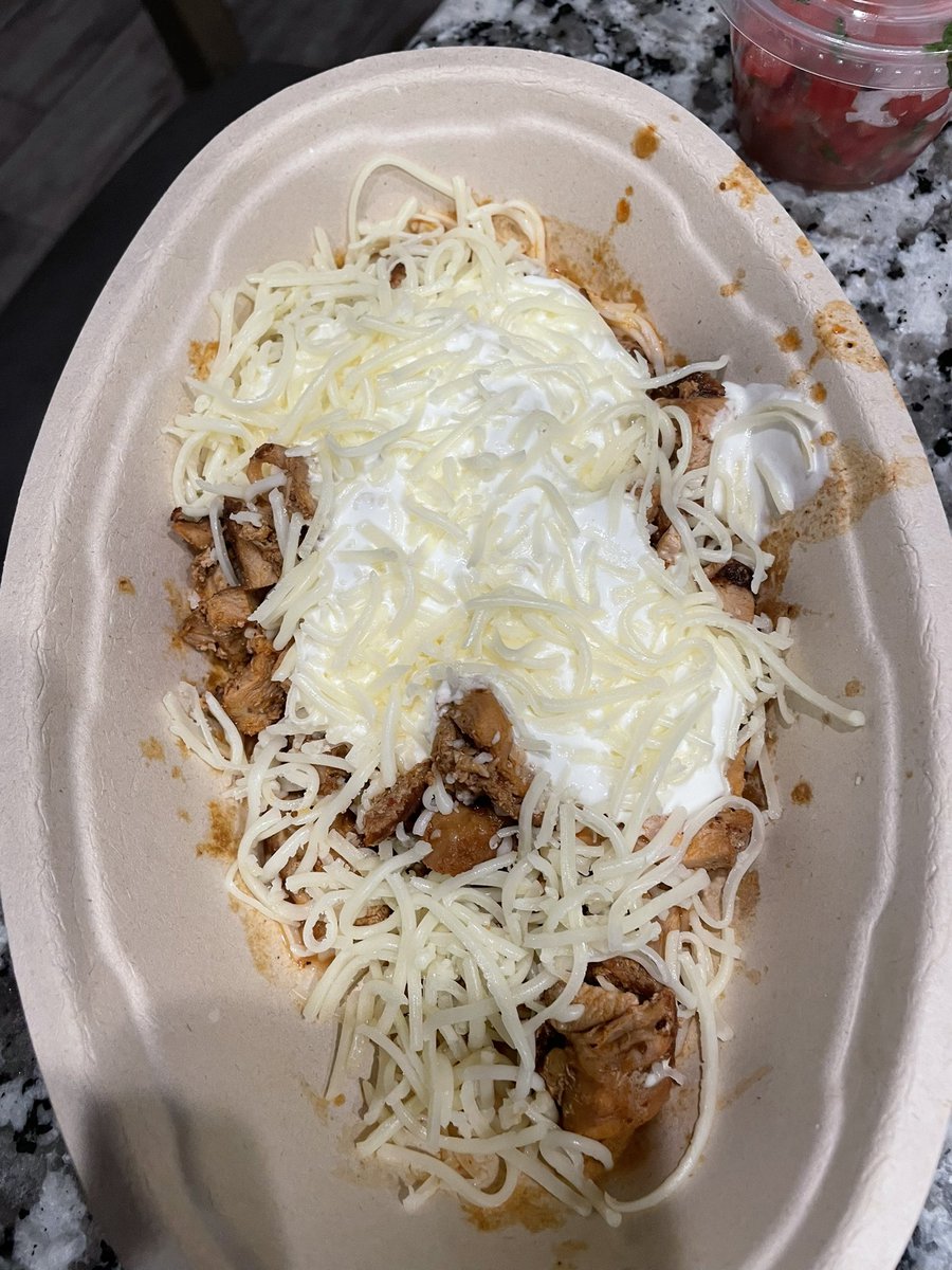 Missyzolecki's tweet photo. @ChipotleTweets so the bowl came like this, pathetic. Missing fajita veggies. Certainly not double meat, which I had paid for. https://t.co/e3DF7fc9OX