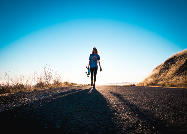 A woman passed me on the road one morning at top speed on an electric razor, weathered, far too thin, scabby, pale, toothless. Probably the only ride she can legally drive. Hard to tell her age, as she was clearly suffering from...
(read on @ camilleeide.wordpress.com/2024/02/01/gra…)