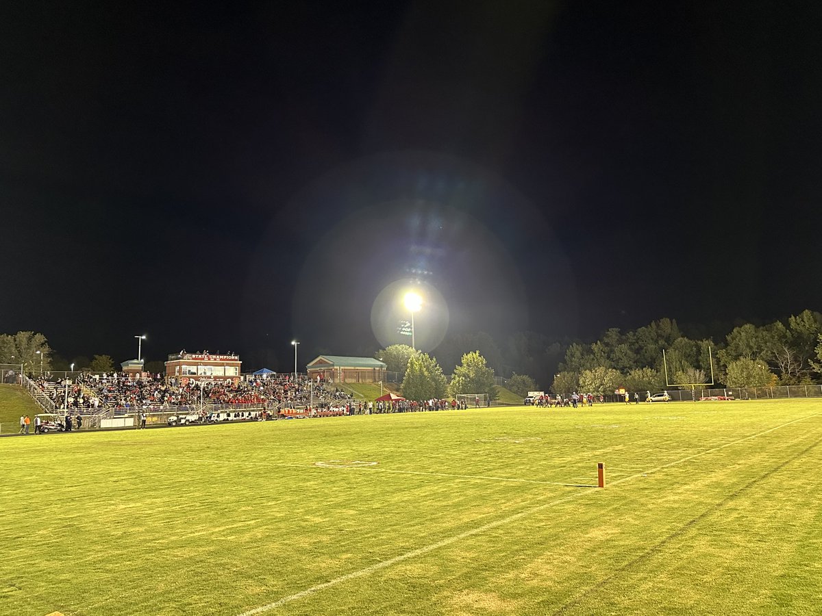 Came to ⁦<a href="/butlerbulldogs/">Butler Bulldogs Football</a>⁩  ⁦<a href="/ButlerHSAthlet1/">Butler HS Athletics</a>⁩ to honor ⁦<a href="/JustCoachHales/">Brian Hales</a>⁩ tonight.  Best part of the night was the "covered sign"!!  😂😂😂